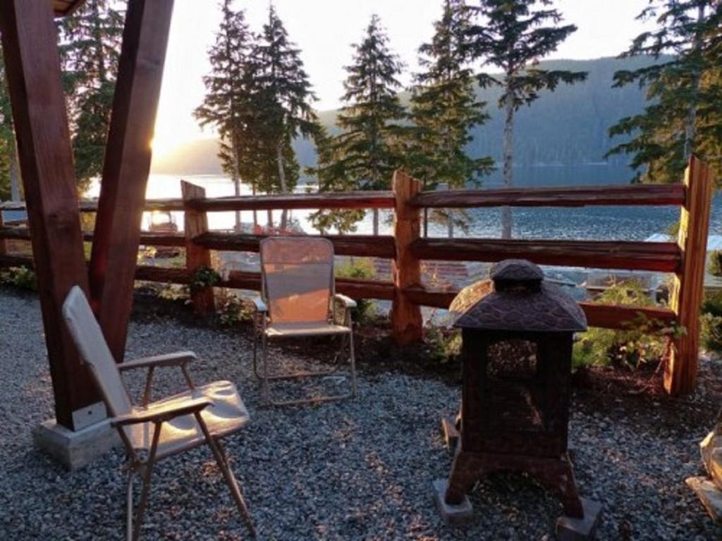 Fish Tales Cottage Port Renfrew Exterior photo